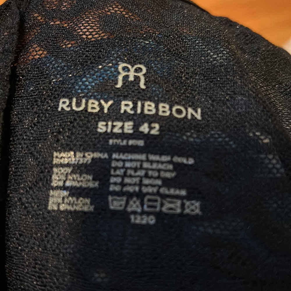 Ruby Ribbon 🎀 - Picture 3 of 4